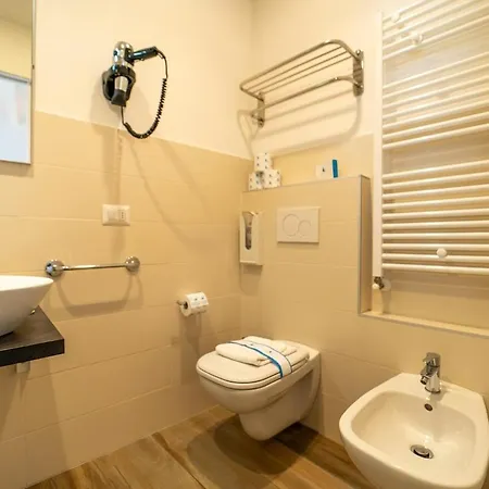 Apartamento Lovely In The Walled With Wifi E Ac Como