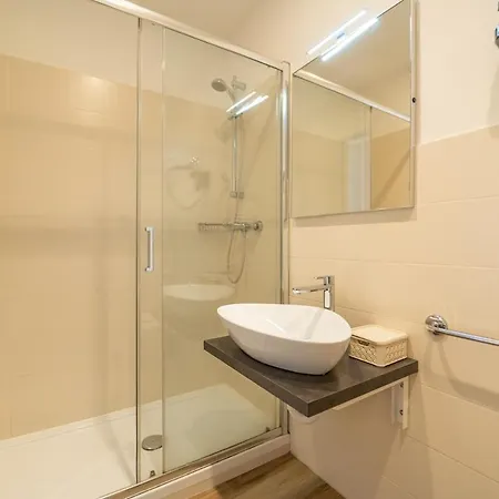 Lovely In The Walled With Wifi E Ac アパート コモ